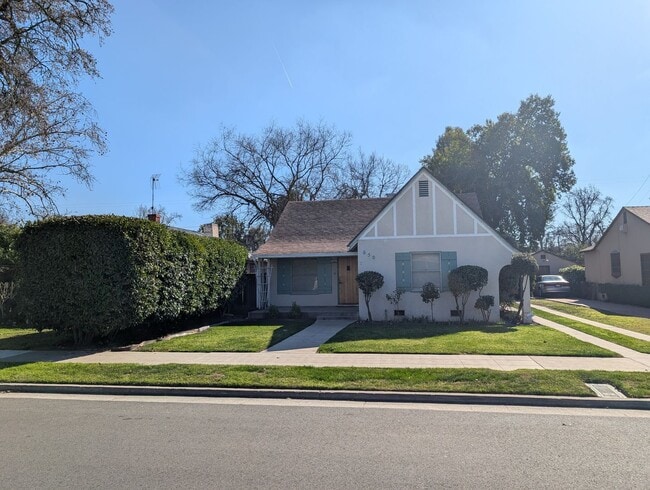 Building Photo - Taylor Wheeler built Fresno High Area home offering wonderful amenities + separate 1 bedroom suite.