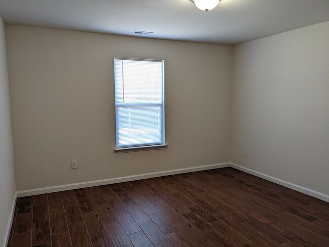 Building Photo - 3 bed/2 bath with 1 car garage for lease c...