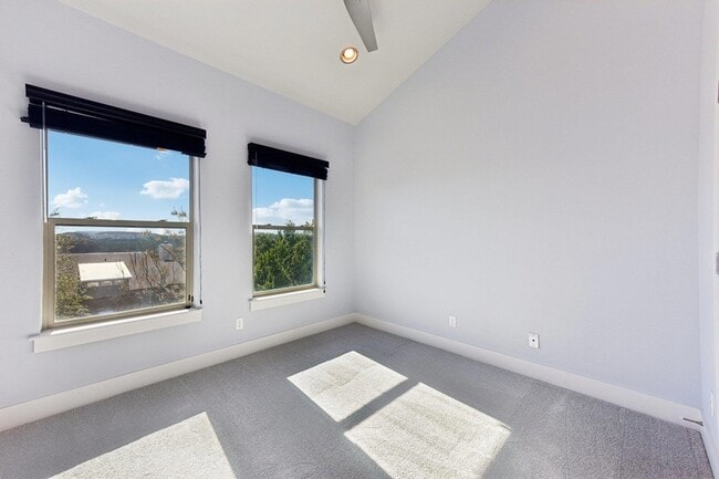 Building Photo - 8110 RANCH ROAD 2222