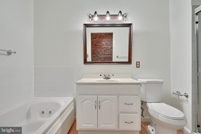 Building Photo - 1108 Baylis St