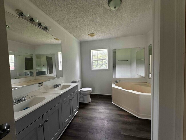 Building Photo - 1120 Spring Garden Rd