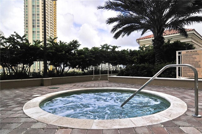 Building Photo - 511 SE 5 Ave