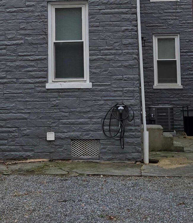 Building Photo - 147 E Liberty St