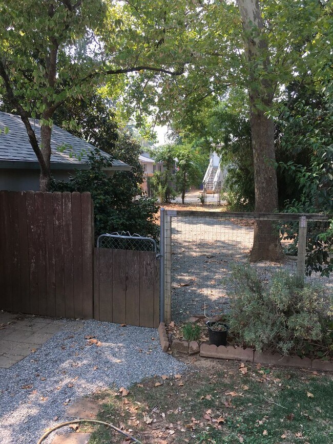Building Photo - Charming home in Garden Tract- $300 free r...