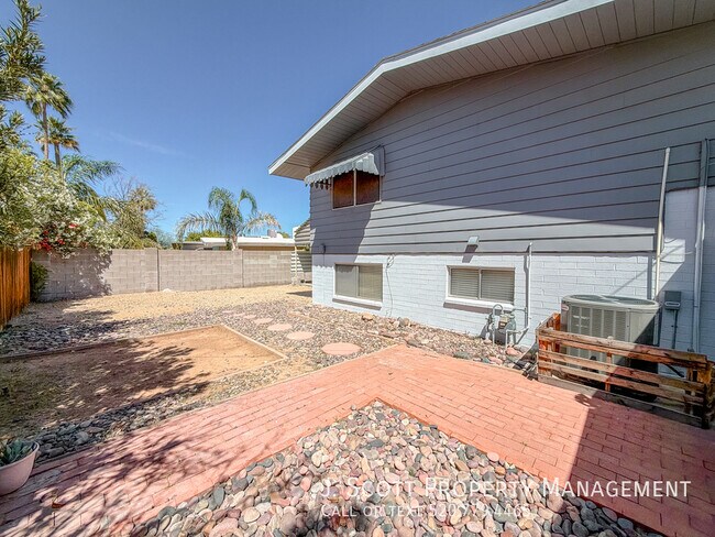 Building Photo - 3914 E Becker Ln