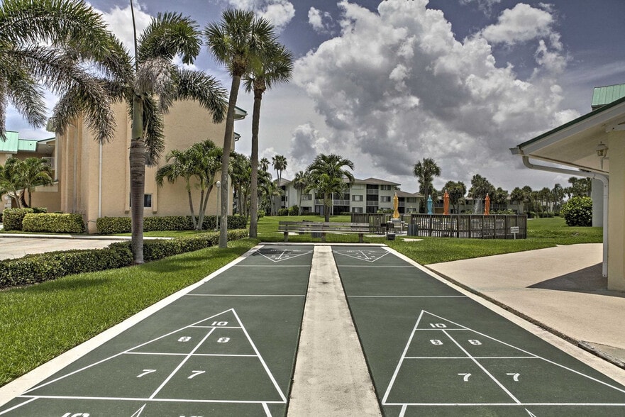 Building Photo - 2400 S Ocean Dr