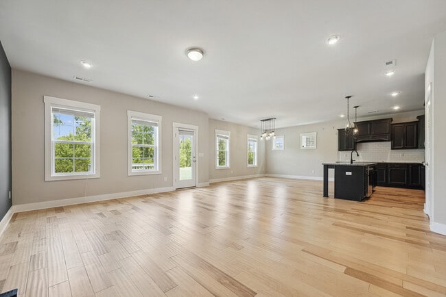 Building Photo - 444 Beacon Ridge Blvd