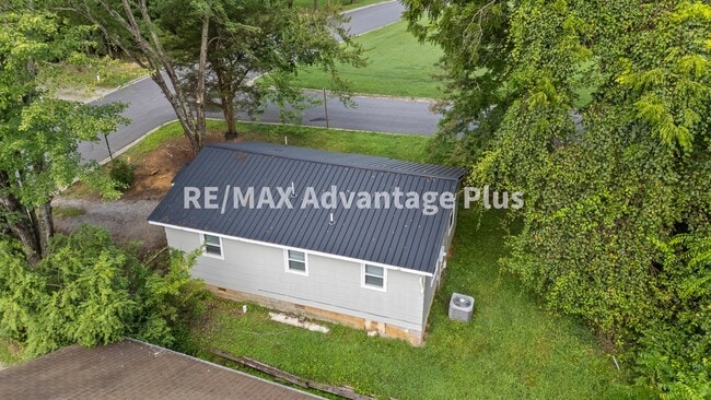 Building Photo - 2-Bedroom Home Walking Distance to Longwood University