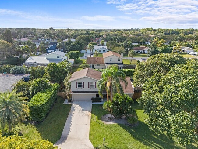 Building Photo - 4610 Pine Tree Dr