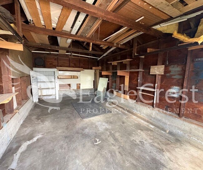 Building Photo - Charming 2-Bedroom Home with Modern Finishes & Open Yard
