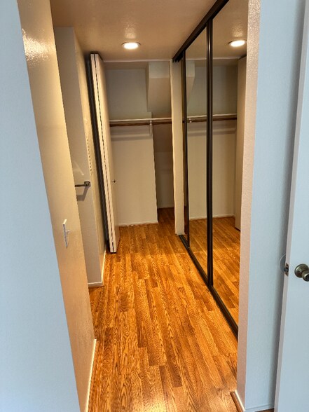 Building Photo - 18 Cove Ln