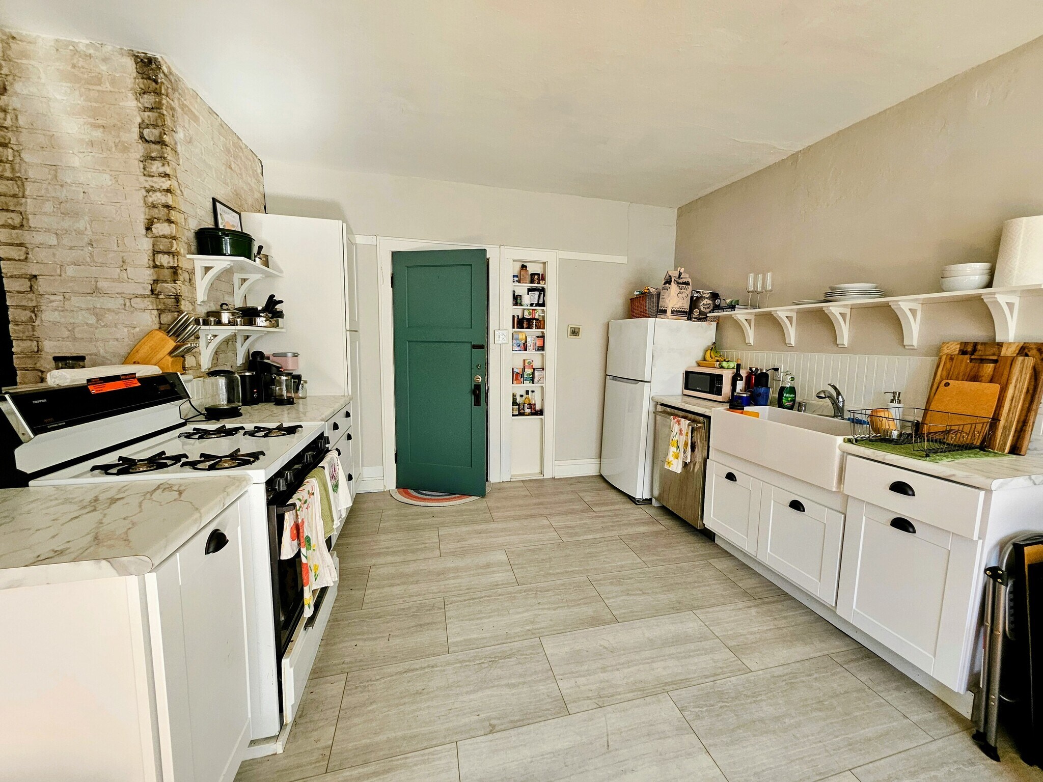 Building Photo - 1013 E Center St