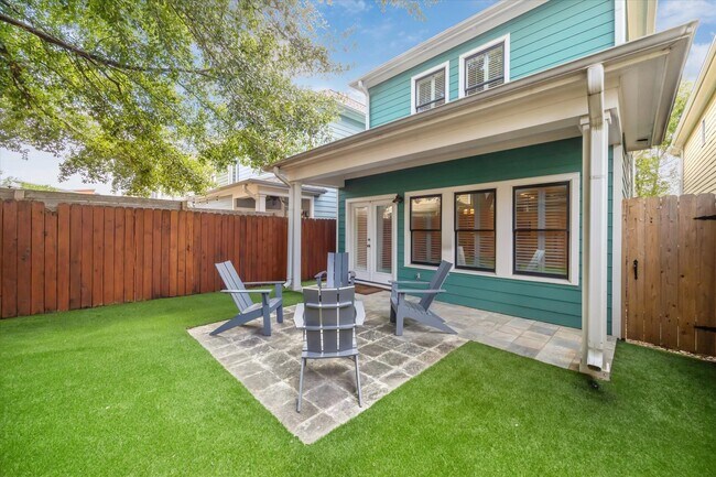 Building Photo - 1322 Dian St