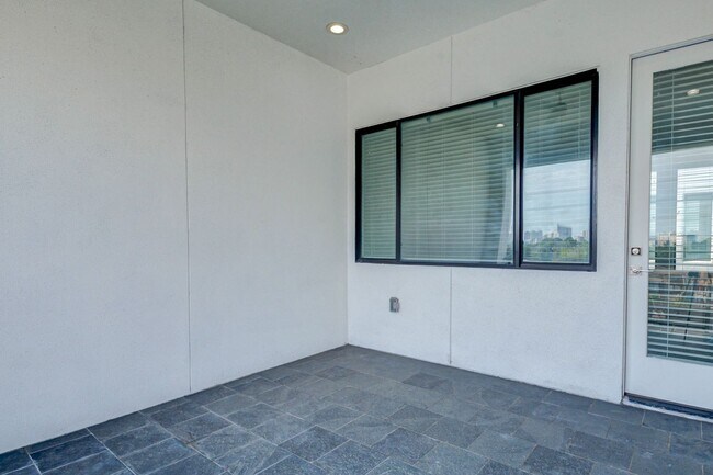 Building Photo - New construction, 4 story home with 3 beds...