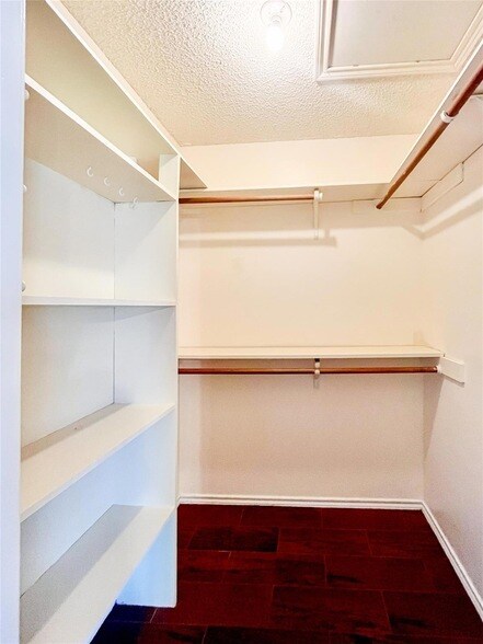 Building Photo - 8705 Clearbrook Trail