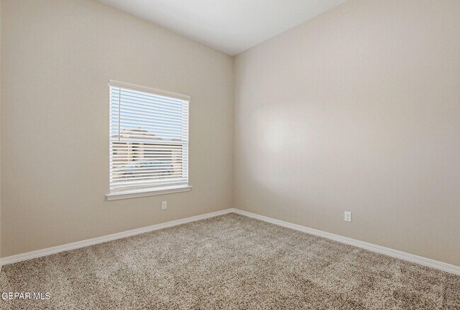 Building Photo - 916 Keenland Ave