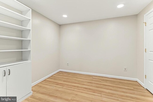 Building Photo - 47497 Saulty Dr