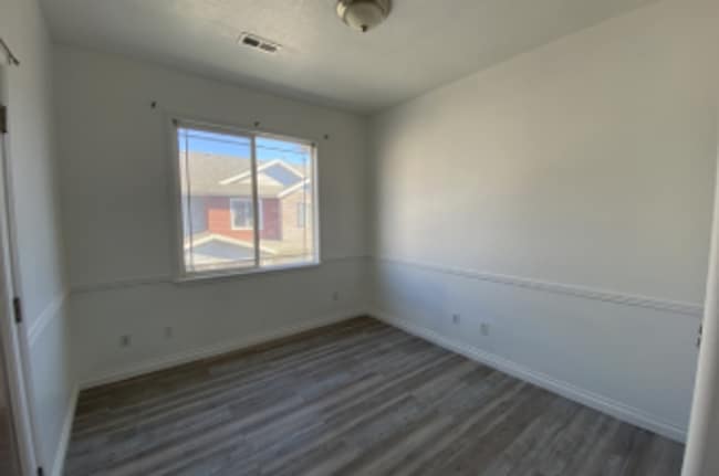 Building Photo - Newly Remodeled Three Bedroom House
