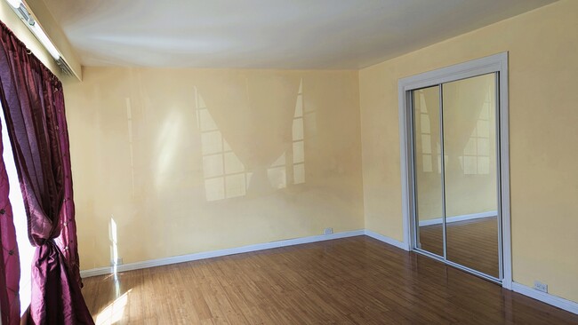 Building Photo - 18 Roemer Way