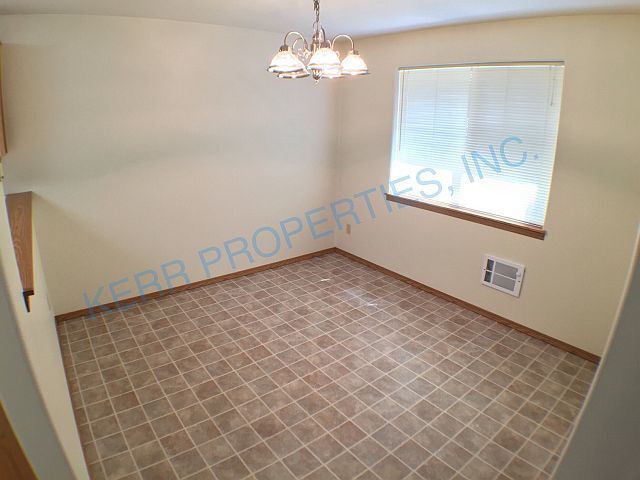 Building Photo - FREE RENT! Modern 2-Bed, 2-Bath Multiplex ...