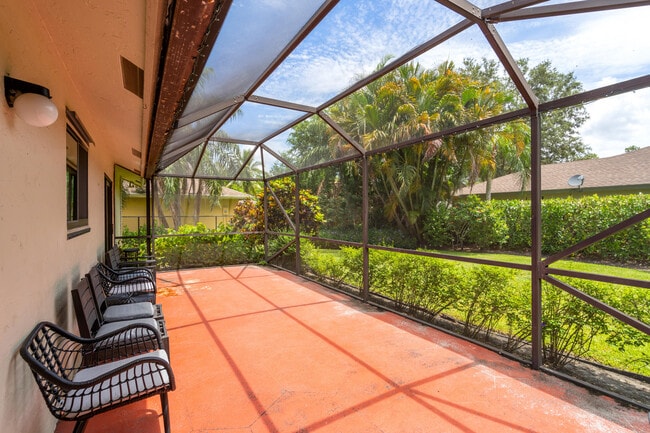 Building Photo - 1532 Primrose Ln