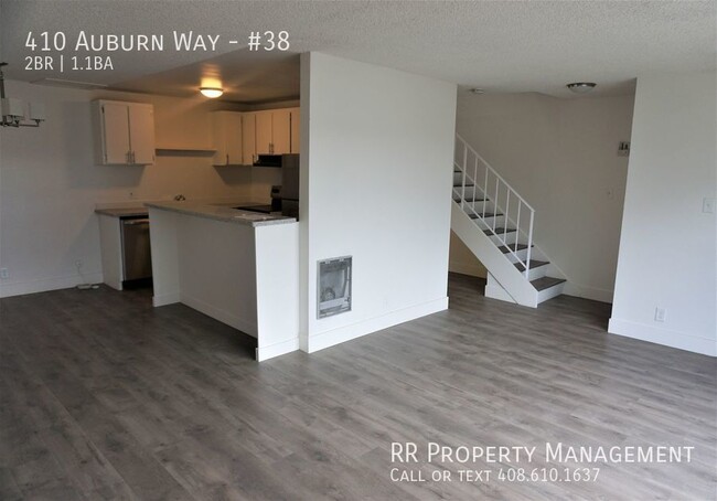 Building Photo - Updated 2-Level Condo in Desirable Complex!