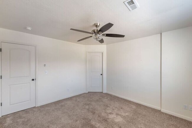 Building Photo - Stunning Saratoga Springs Townhome