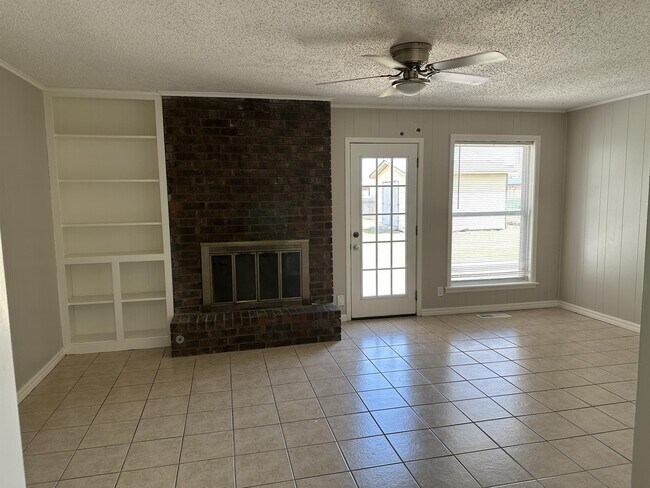 Building Photo - 403 E F St