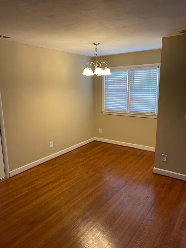 Building Photo - Great Ranch Home in Norfolk