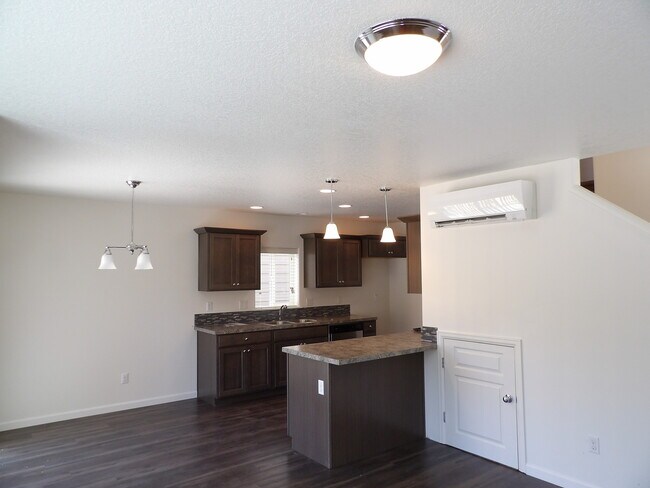 Building Photo - Beautiful Home!  Close to Downtown Hillsboro!