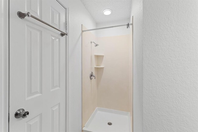 Building Photo - 2204 Coats Cir