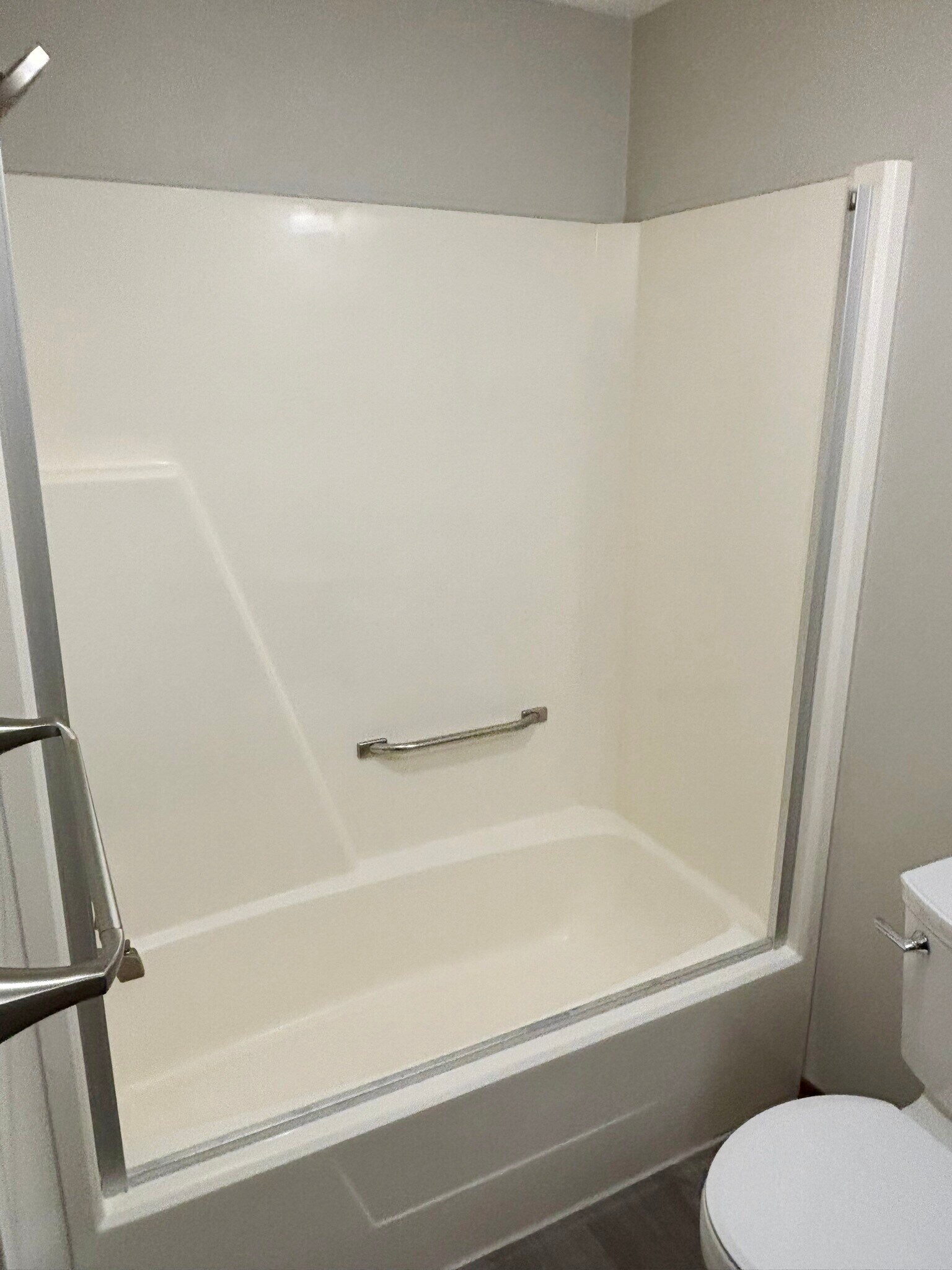 Building Photo - 225 Hillview Ln