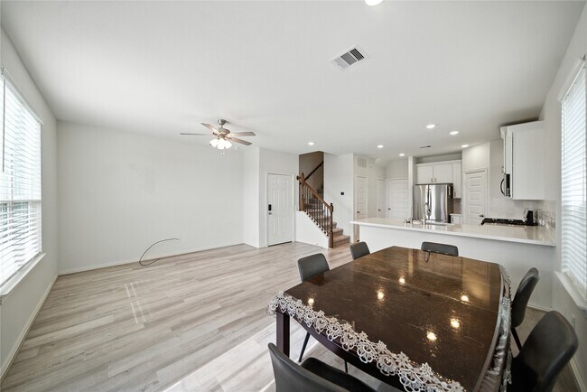 Building Photo - 1538 Revolution Way