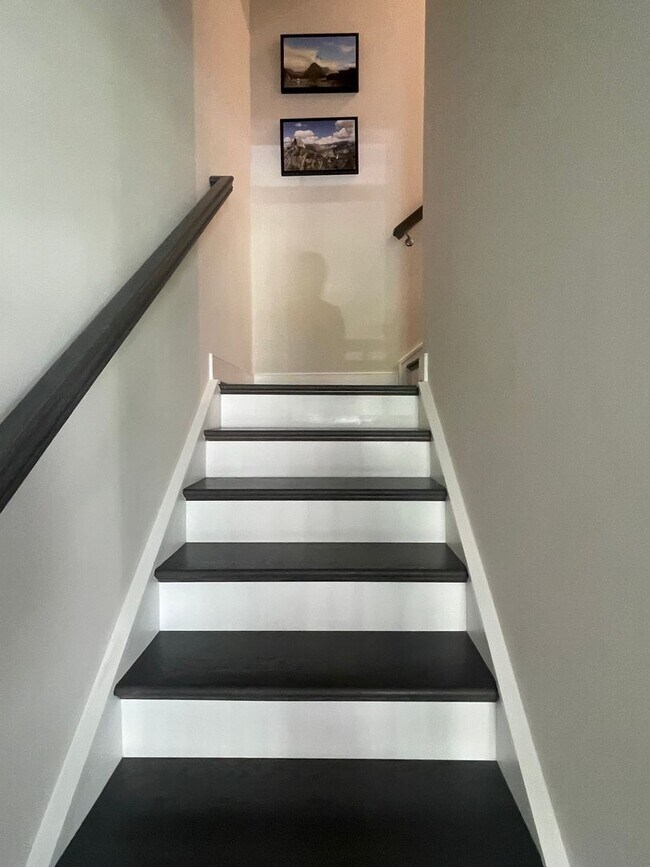 Building Photo - FOUR LEVEL TOWNHOUSE IN DOWNTOWN CROWN, 2 ...