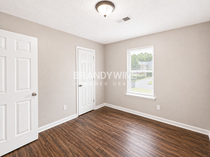 Building Photo - 5196 Brough Ln