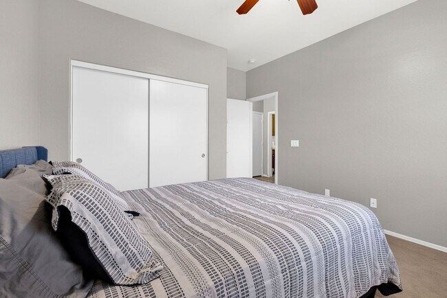 Building Photo - Stylish Home with Loft, Den, Great Room & ...
