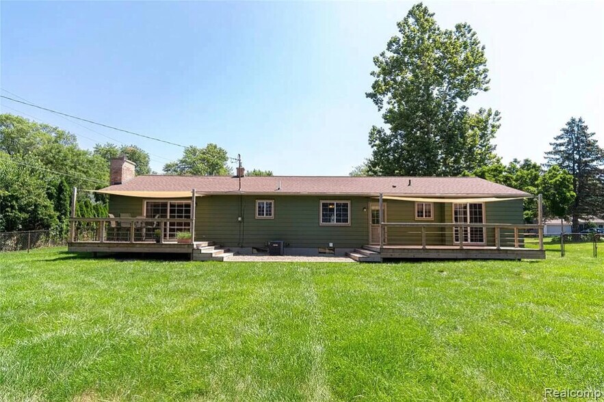Building Photo - 10032 Shadyhill Ln