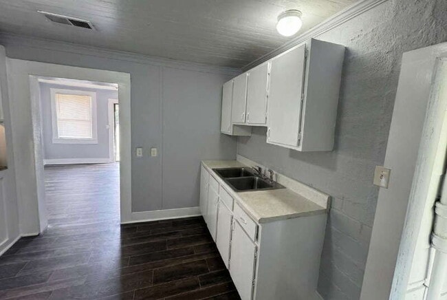 Building Photo - 730 Searcy Ave