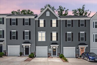 Building Photo - AVAILABLE NOW!