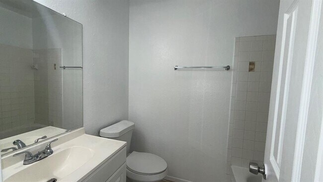 Building Photo - 1303 Bonnie Brae St