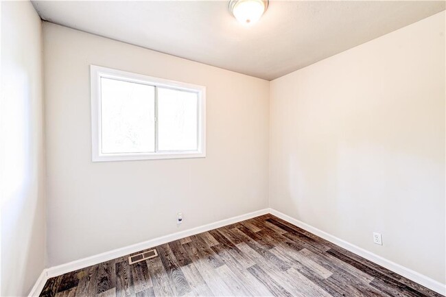 Building Photo - 5904 Heatherwood Ln