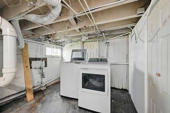 Building Photo - 4 Bedroom Highland Terrace Beauty