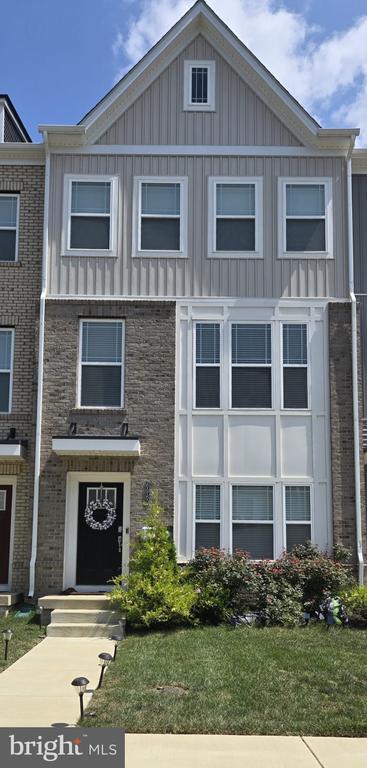 Building Photo - 6960 Farragut Dr