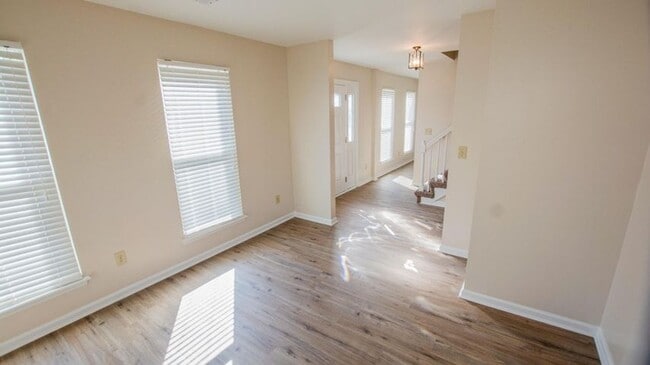 Building Photo - Gorgeous home ready to move in!