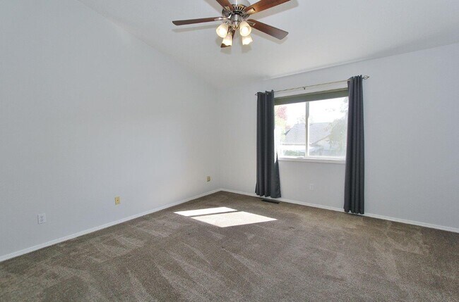Building Photo - 2722 N Snow Goose Way
