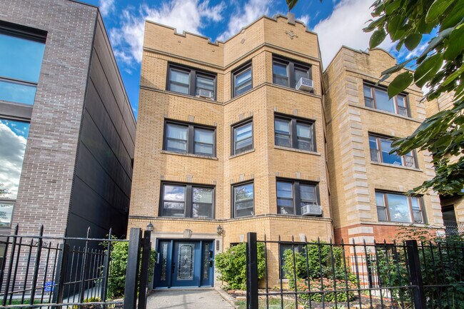 Primary Photo - 2708 W Cortland St