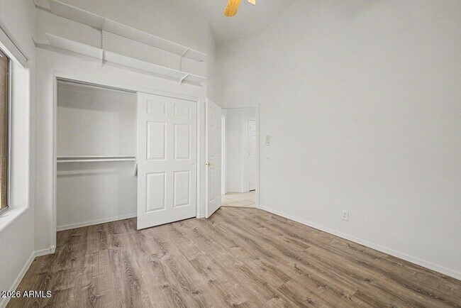 Building Photo - 1320 E Cottonwood Ln