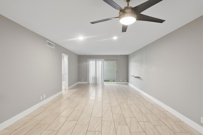 Building Photo - 6301 N Falls Cir Dr