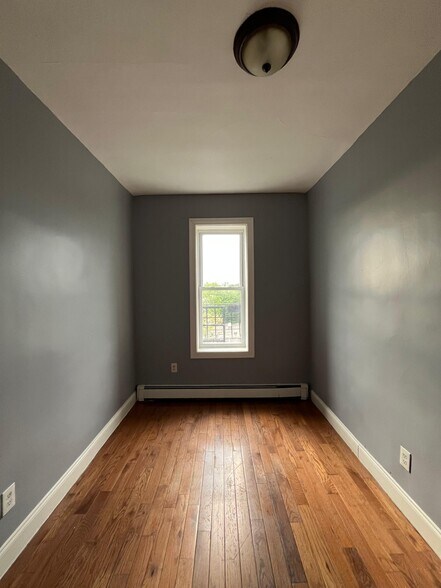 Building Photo - 550 Avenue C