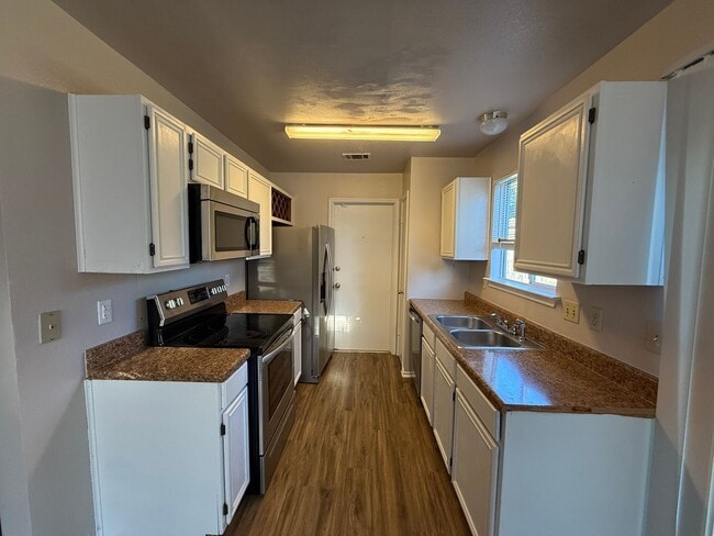 Building Photo - 2501 Windmill Dr